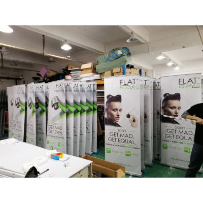 專業(yè)定制，品質(zhì)呈現(xiàn) 深圳戶外噴繪寫真廣告與PVC易拉寶展架海報(bào)制作指南